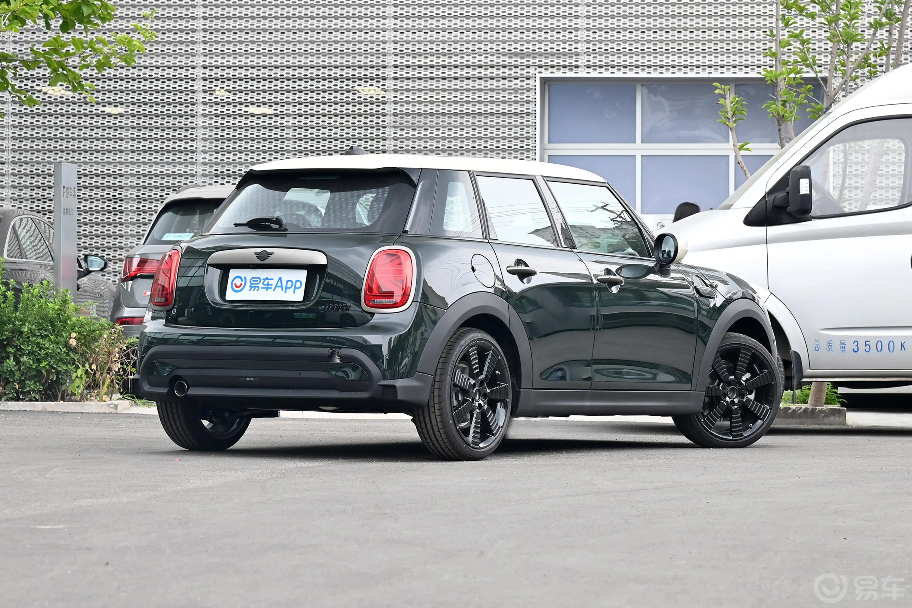 MINI1.5T COOPER 执迷特别版 五门版侧后45度车头向右水平