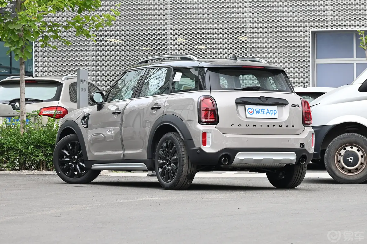 MINI COUNTRYMAN2.0T COOPER S 鉴赏家侧后45度车头向左水平