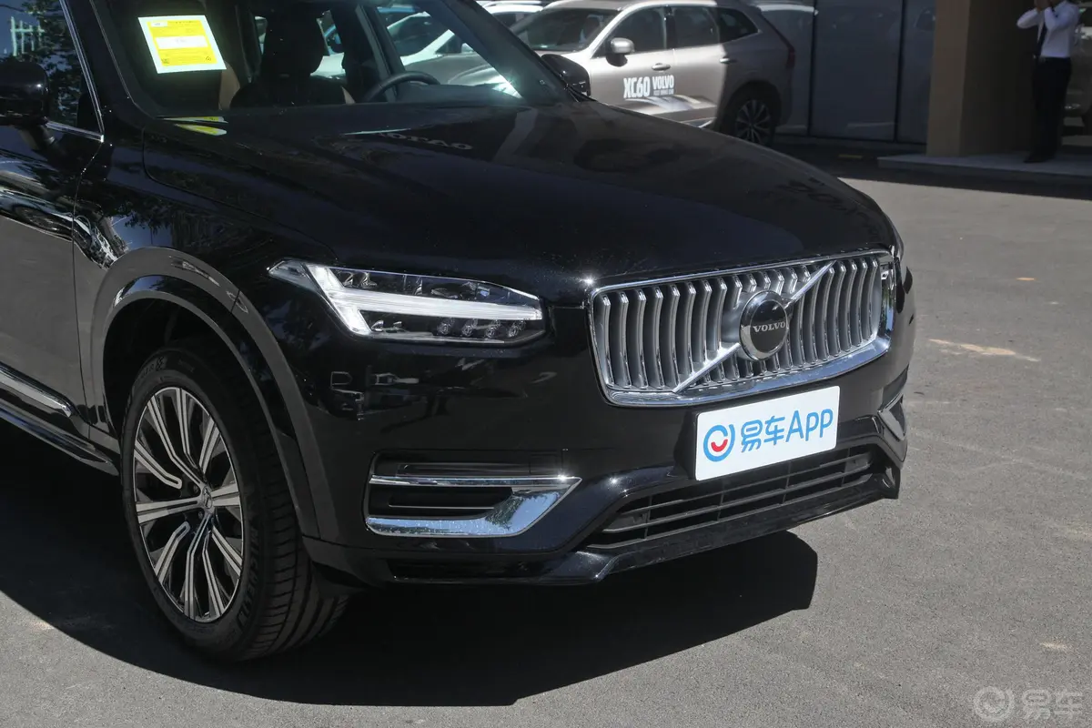 沃尔沃XC90B5 智行豪华版 7座前格栅侧俯拍