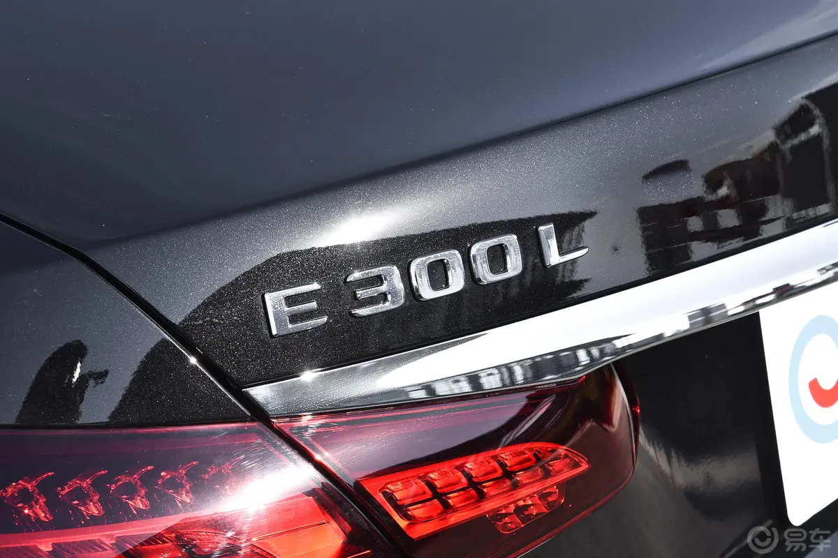奔驰E级E 300 L 运动豪华型外观细节