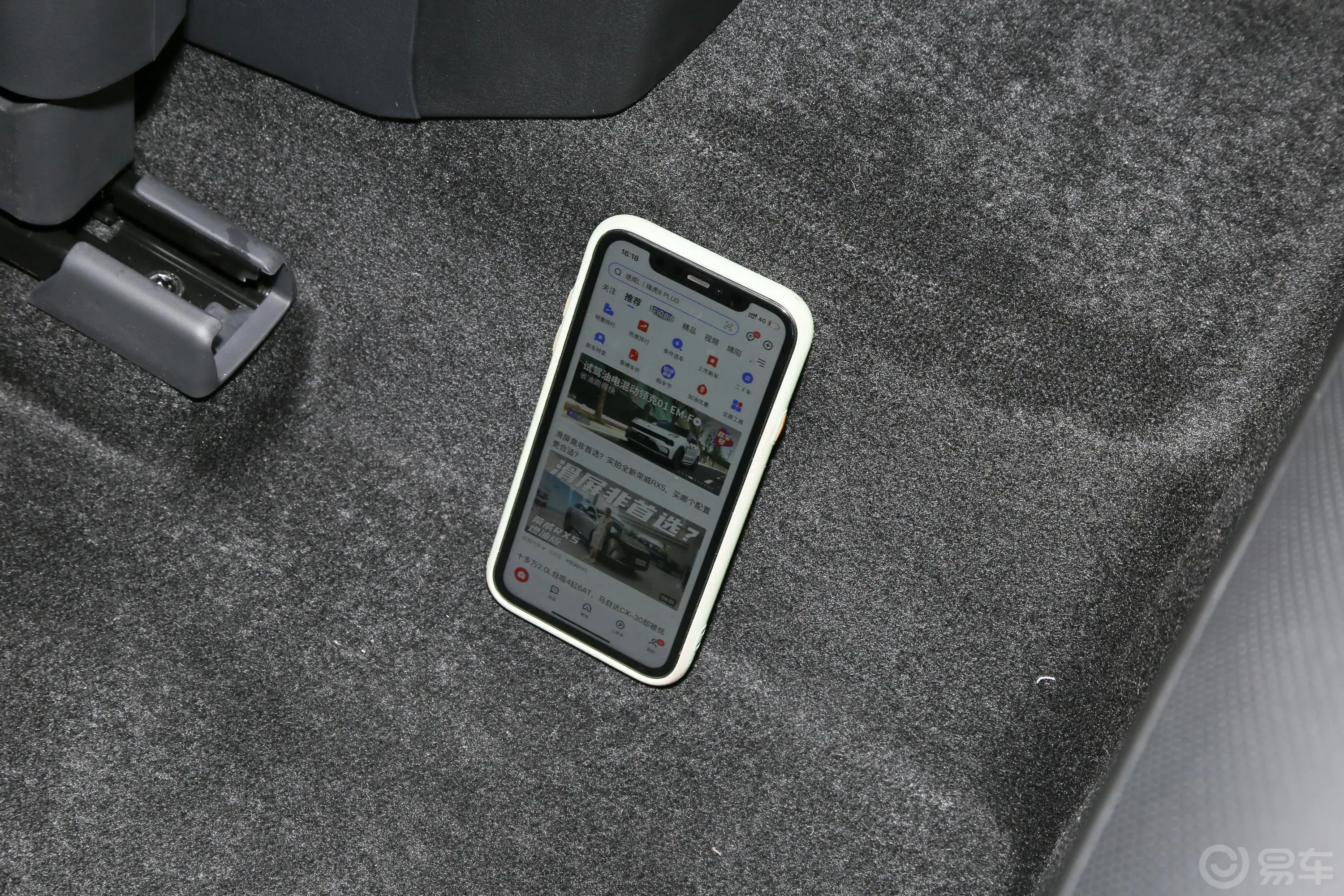 马自达CX-302.0L 自动质悦型后排地板中间位置