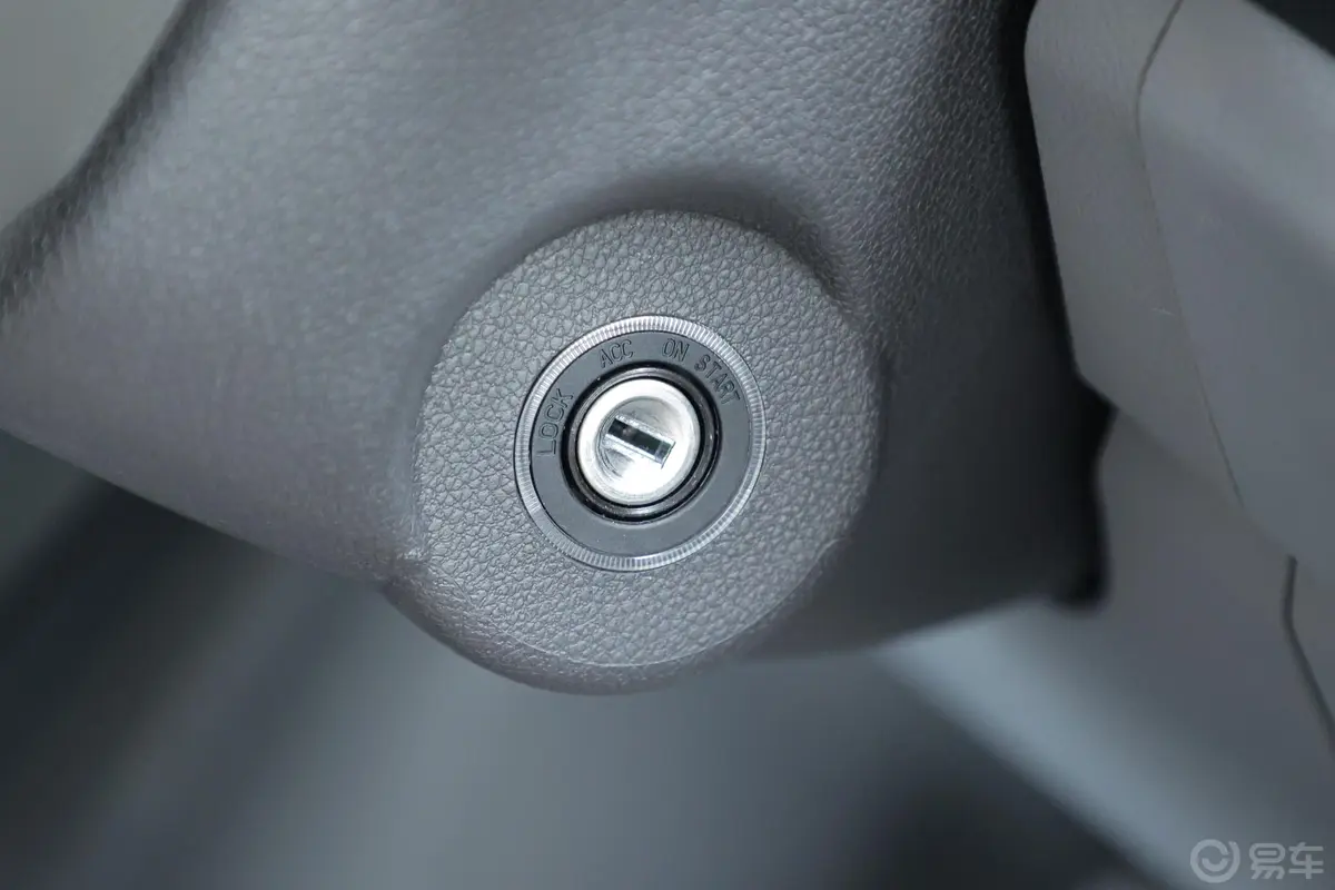 图雅诺改款 通途多功能 2.0T 手动短轴低顶后单胎 5/6/9座钥匙孔或一键启动按键