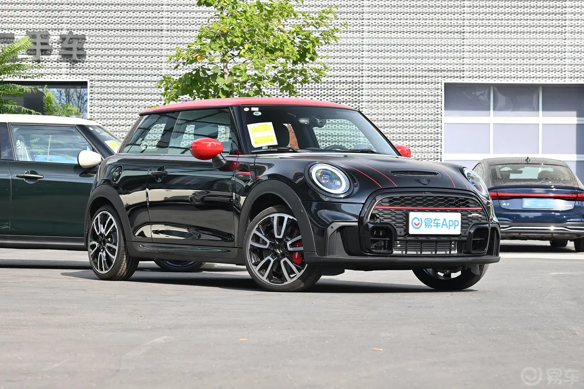 MINI JCW2.0T JOHN COOPER WORKS ALL-IN侧前45度车头向右水平