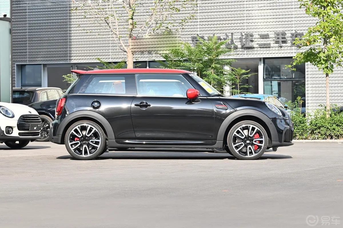 MINI JCW2.0T JOHN COOPER WORKS ALL-IN正侧车头向右水平