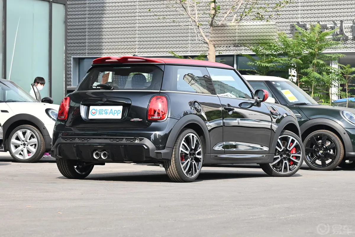 MINI JCW2.0T JOHN COOPER WORKS ALL-IN侧后45度车头向右水平