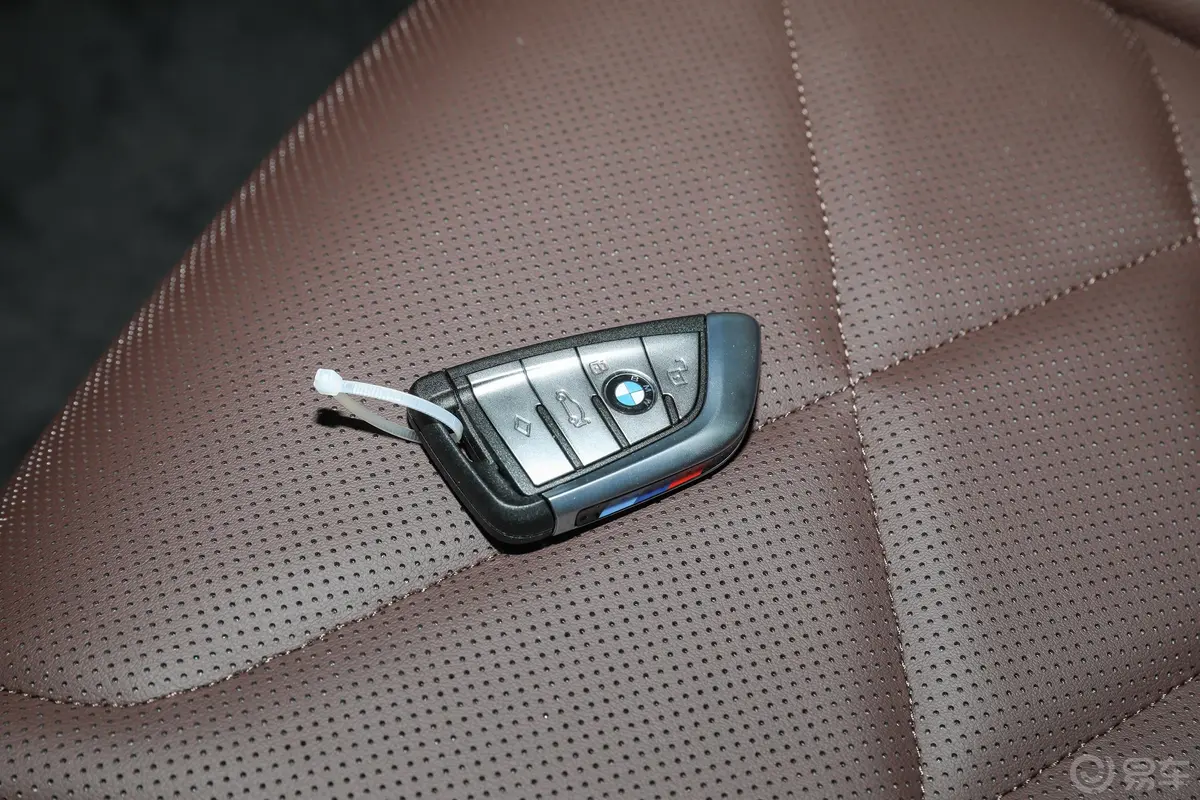 宝马X5改款 xDrive40Li M运动套装钥匙正面