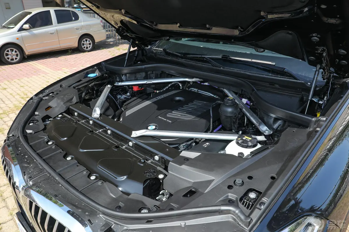 宝马X5改款 xDrive40Li M运动套装动力底盘