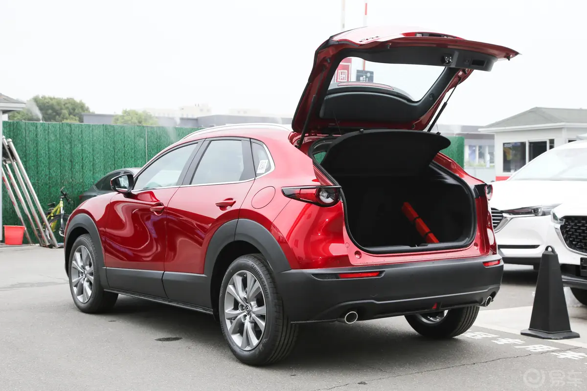 马自达CX-302.0L 自动嘉悦型后备厢开启45度侧拍