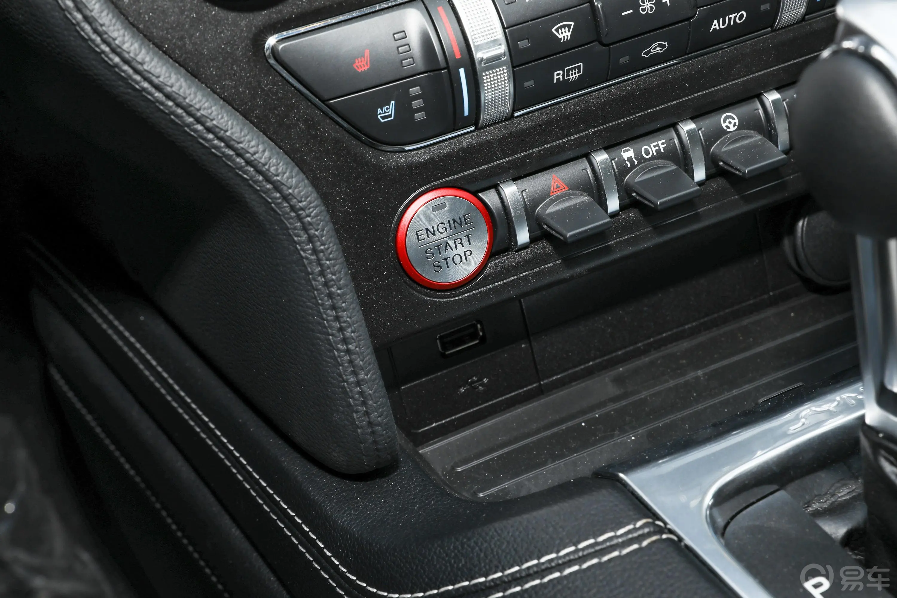 Mustang2.3T 元光极昼限量版钥匙孔或一键启动按键