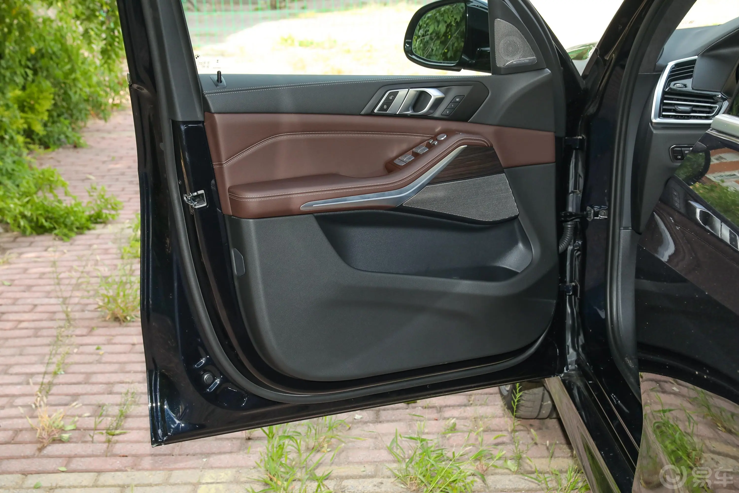 宝马X5改款 xDrive40Li M运动套装主驾驶位