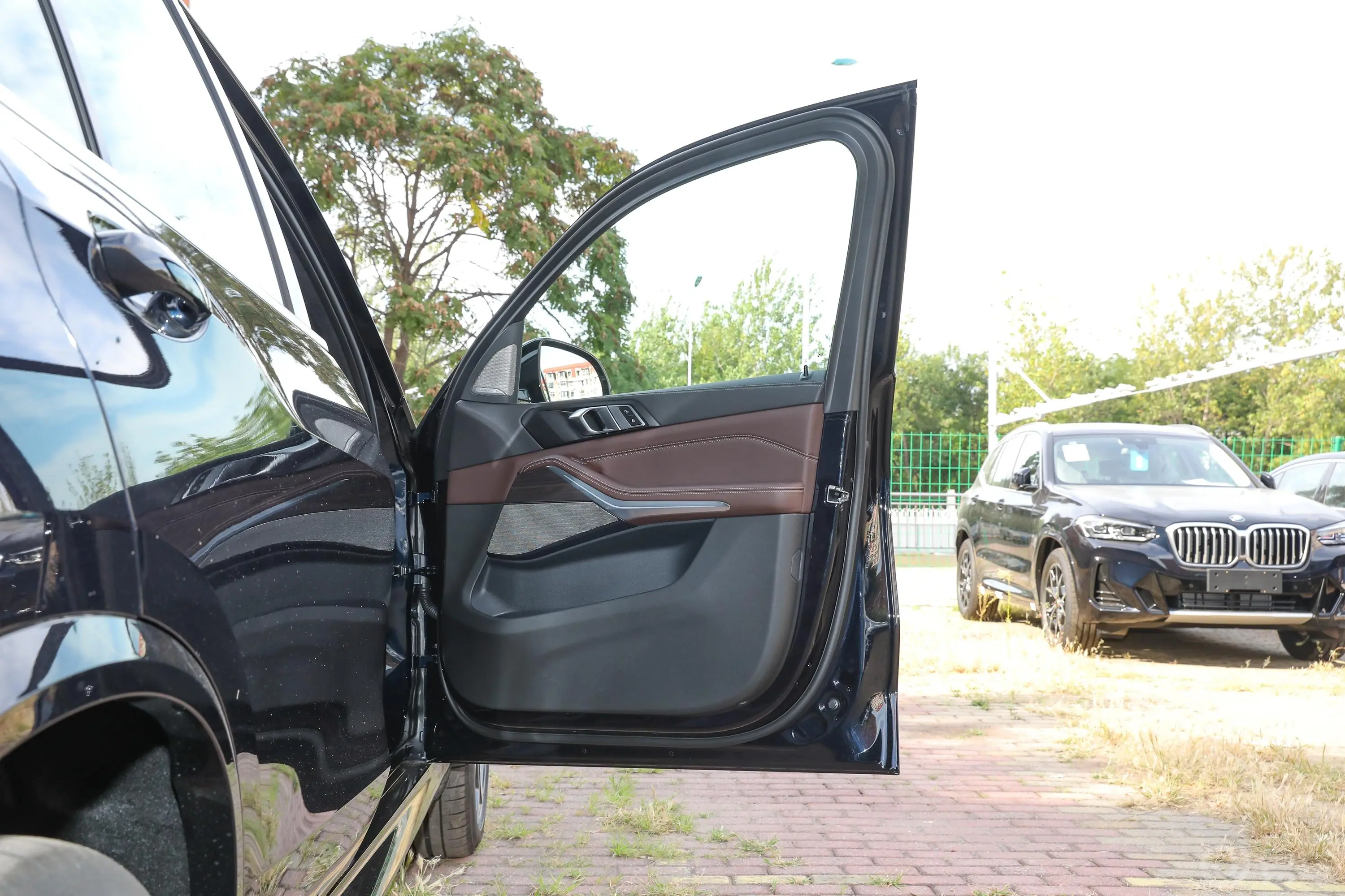 宝马X5改款 xDrive40Li M运动套装副驾驶员车门