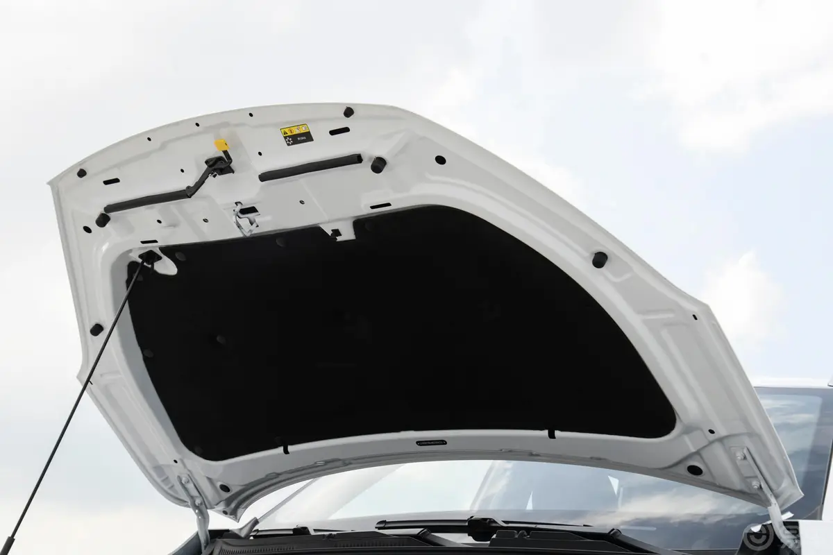 瑞虎5xPLUS 功夫熊猫联名版 1.5L 手动品尚版发动机舱盖内侧