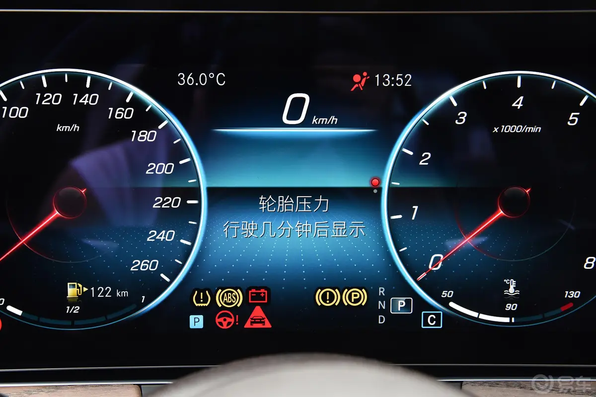 奔驰E级E 300 L 豪华型主驾驶位