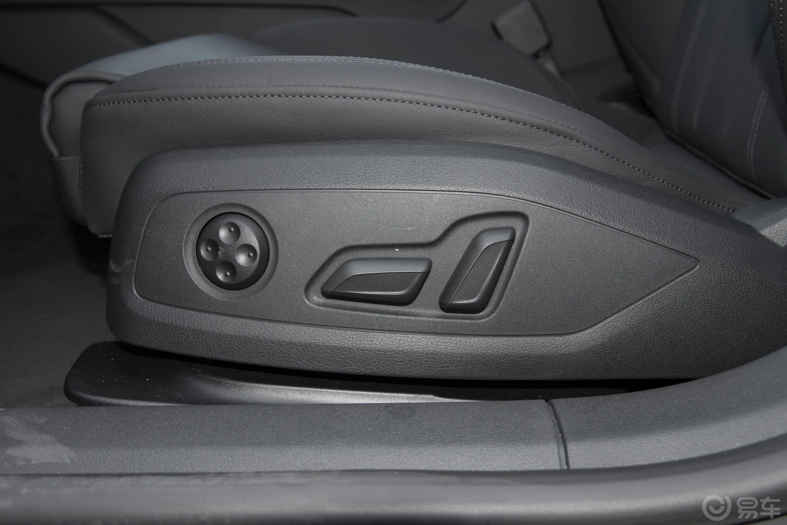 奥迪A5Sportback 40 TFSI 时尚动感型主驾座椅调节