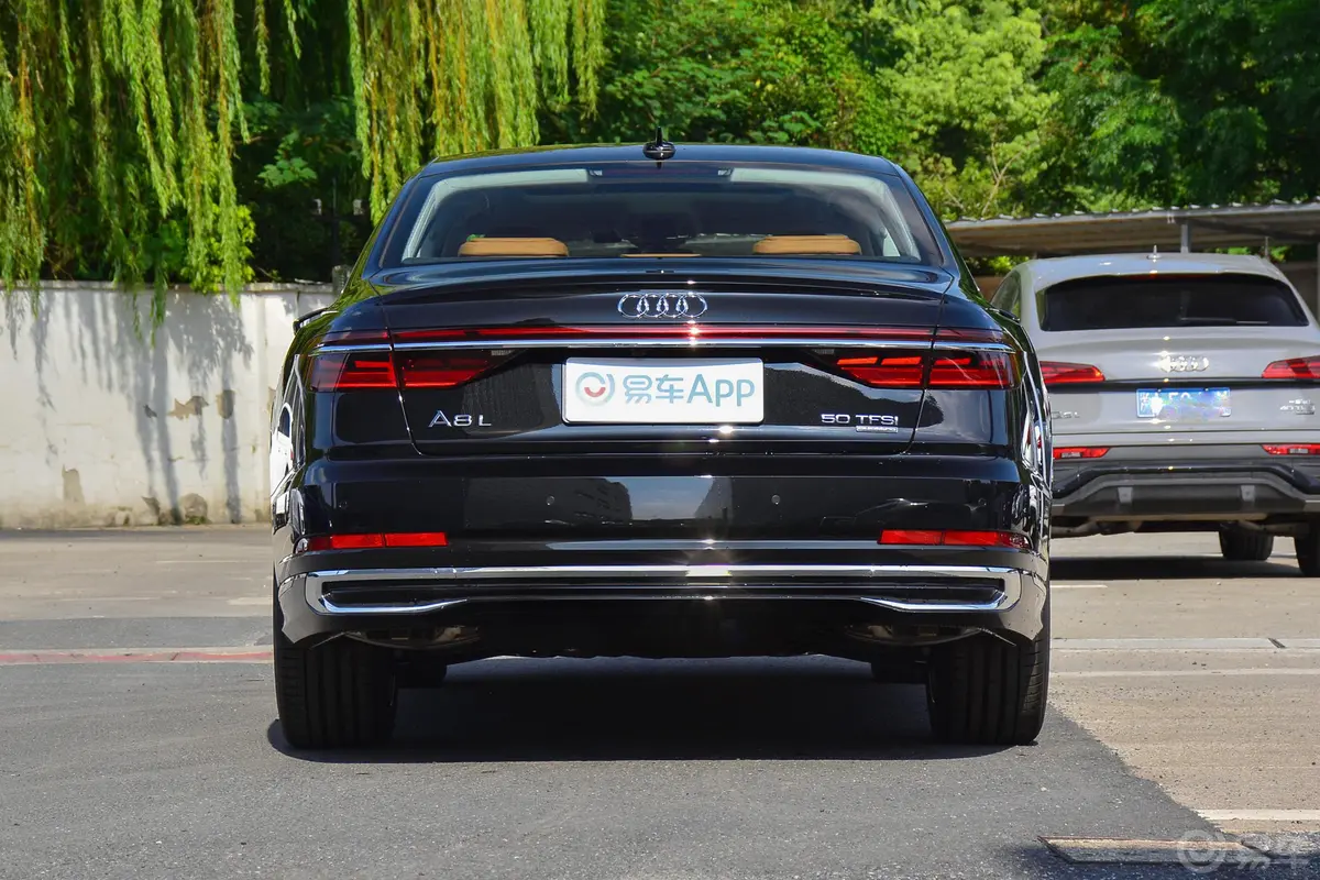 奥迪A8改款 A8L 50 TFSI quattro 臻选型正后水平