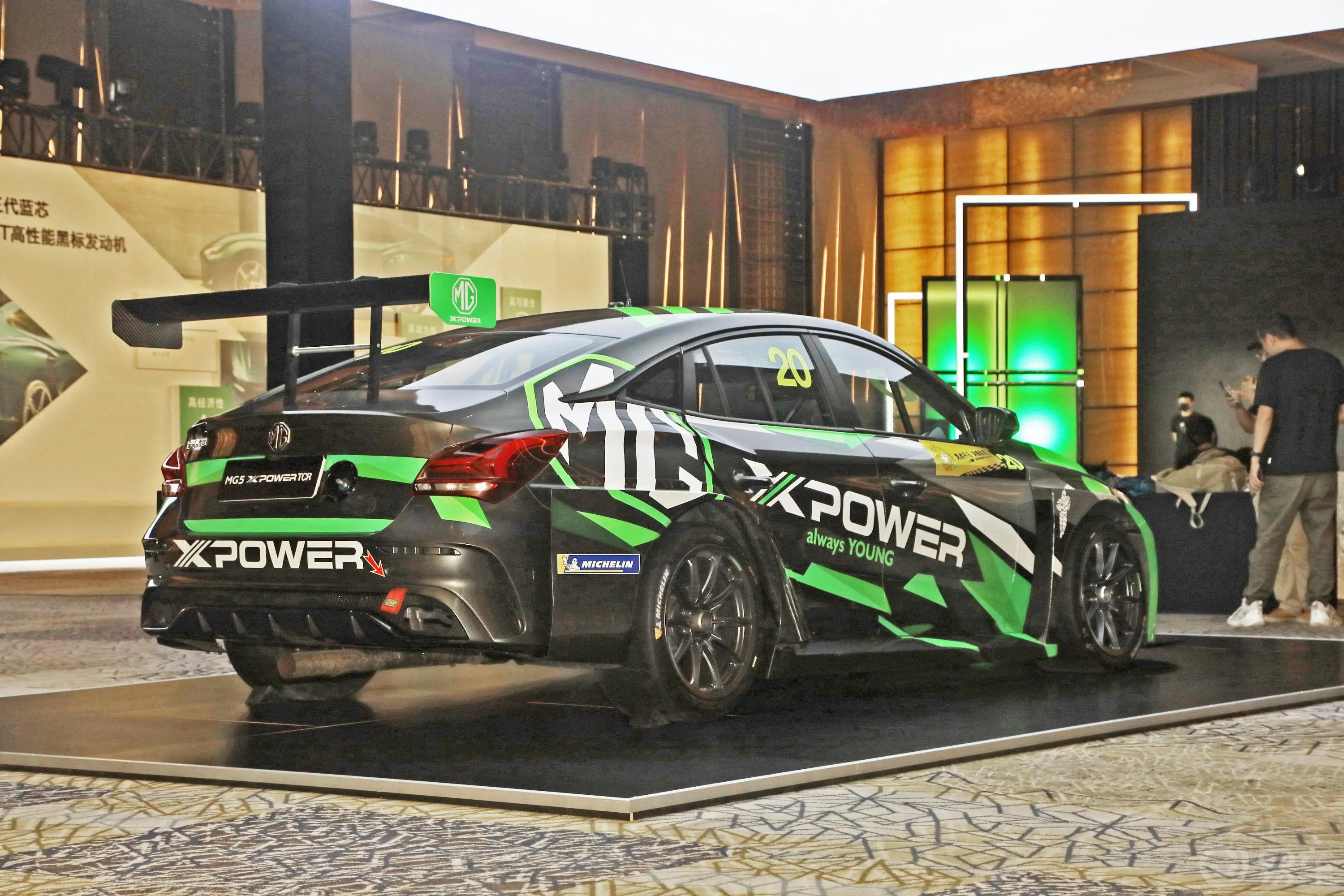 MG5XPOWER TCR赛车侧后45度车头向右水平