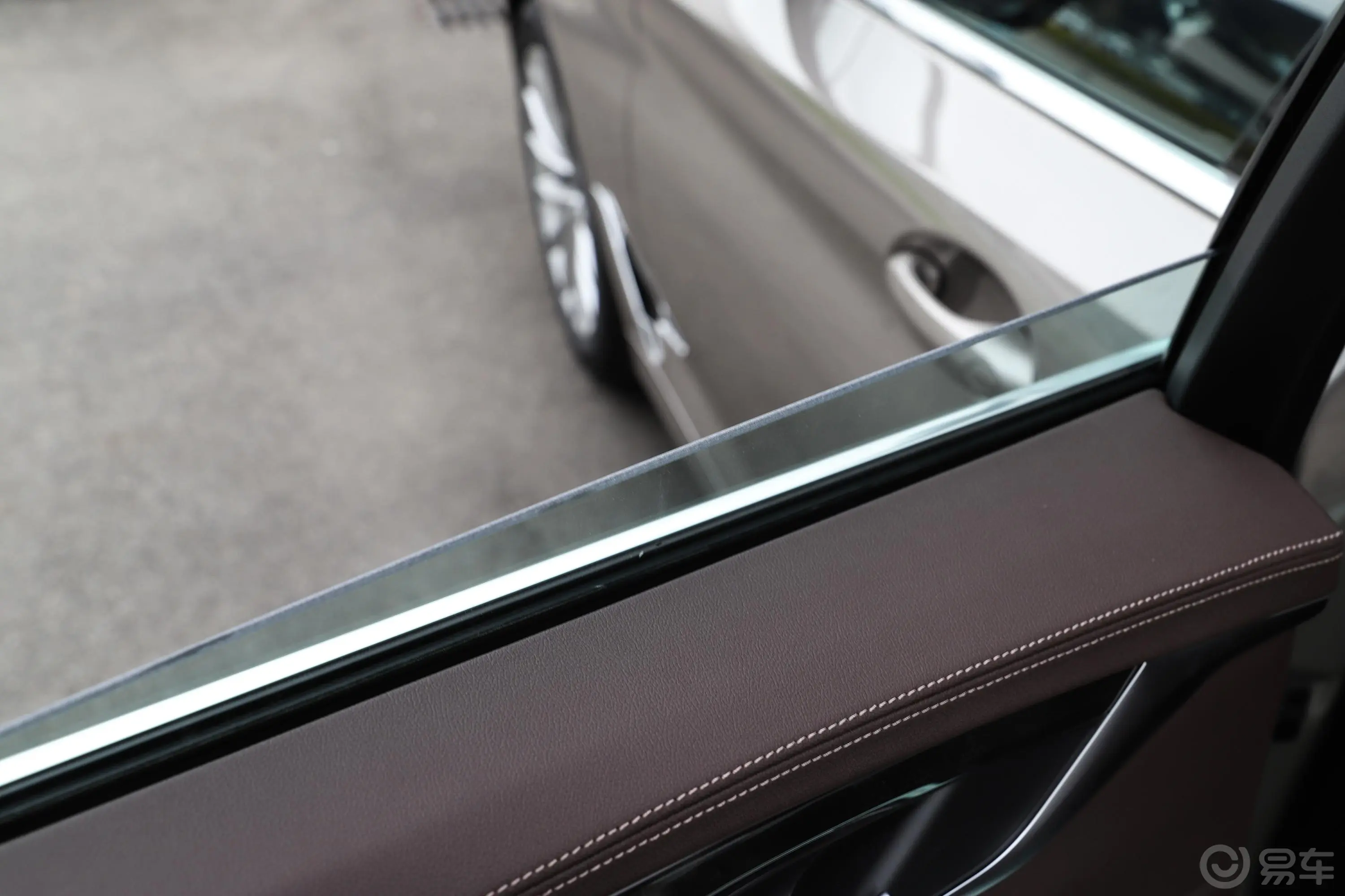 宝马5系改款二 525Li 豪华套装后排玻璃材质特写