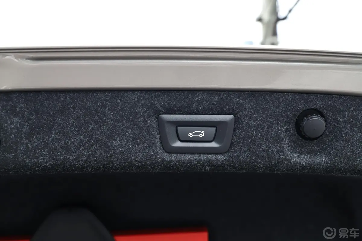 宝马5系改款二 525Li 豪华套装电动尾门按键（手动扶手）