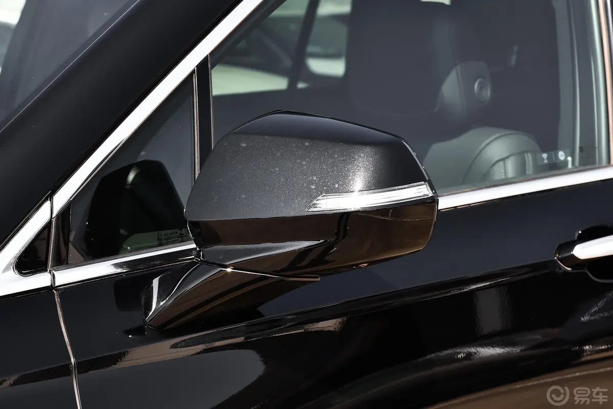 凯迪拉克XT6轻混 120周年纪念版 2.0T 四驱豪华型 6座主驾驶后视镜背面