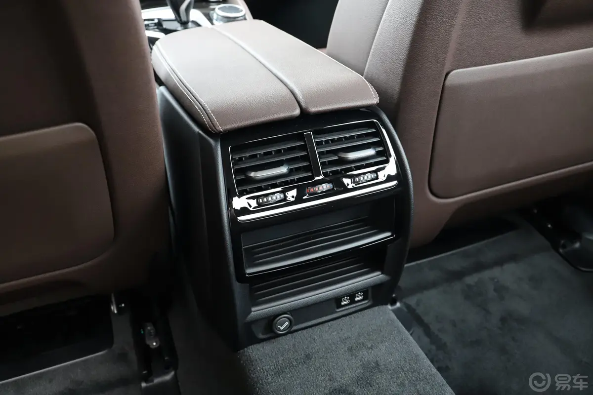 宝马5系改款二 525Li 豪华套装后排空调控制键