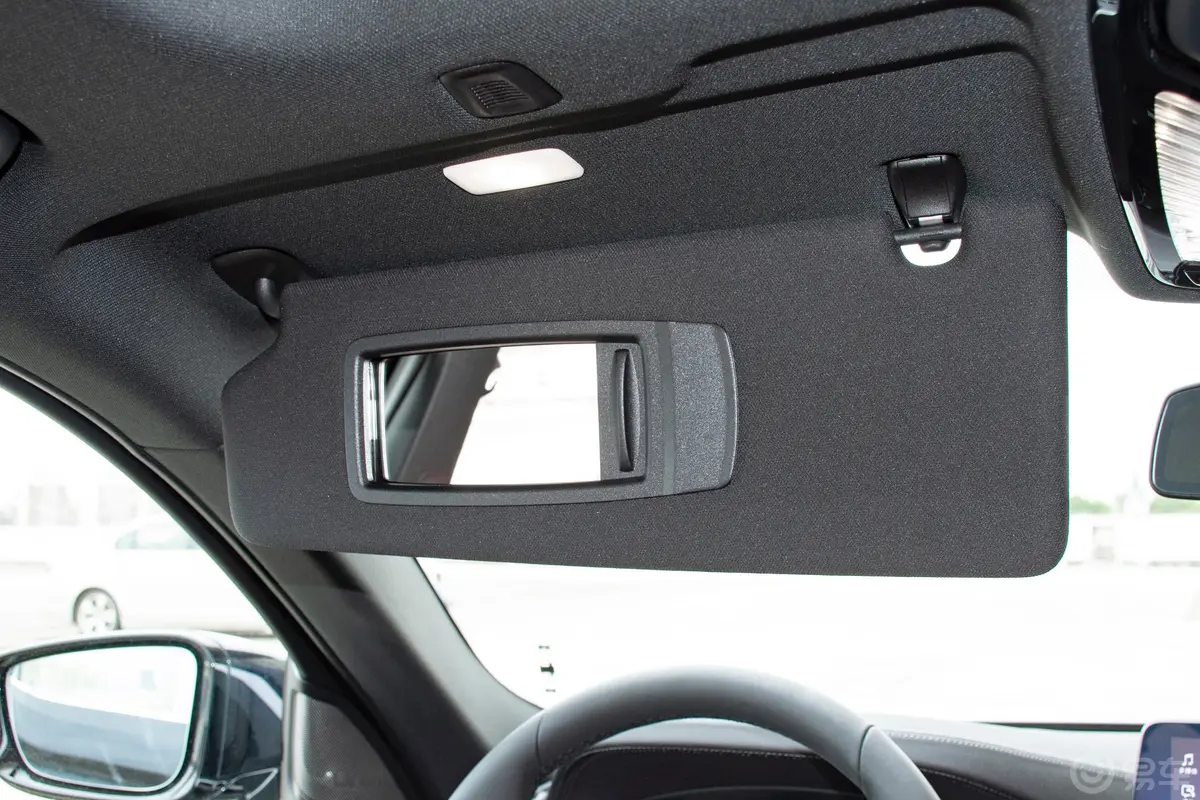 宝马5系改款三 530Li 尊享型 M运动套装驾驶位遮阳板