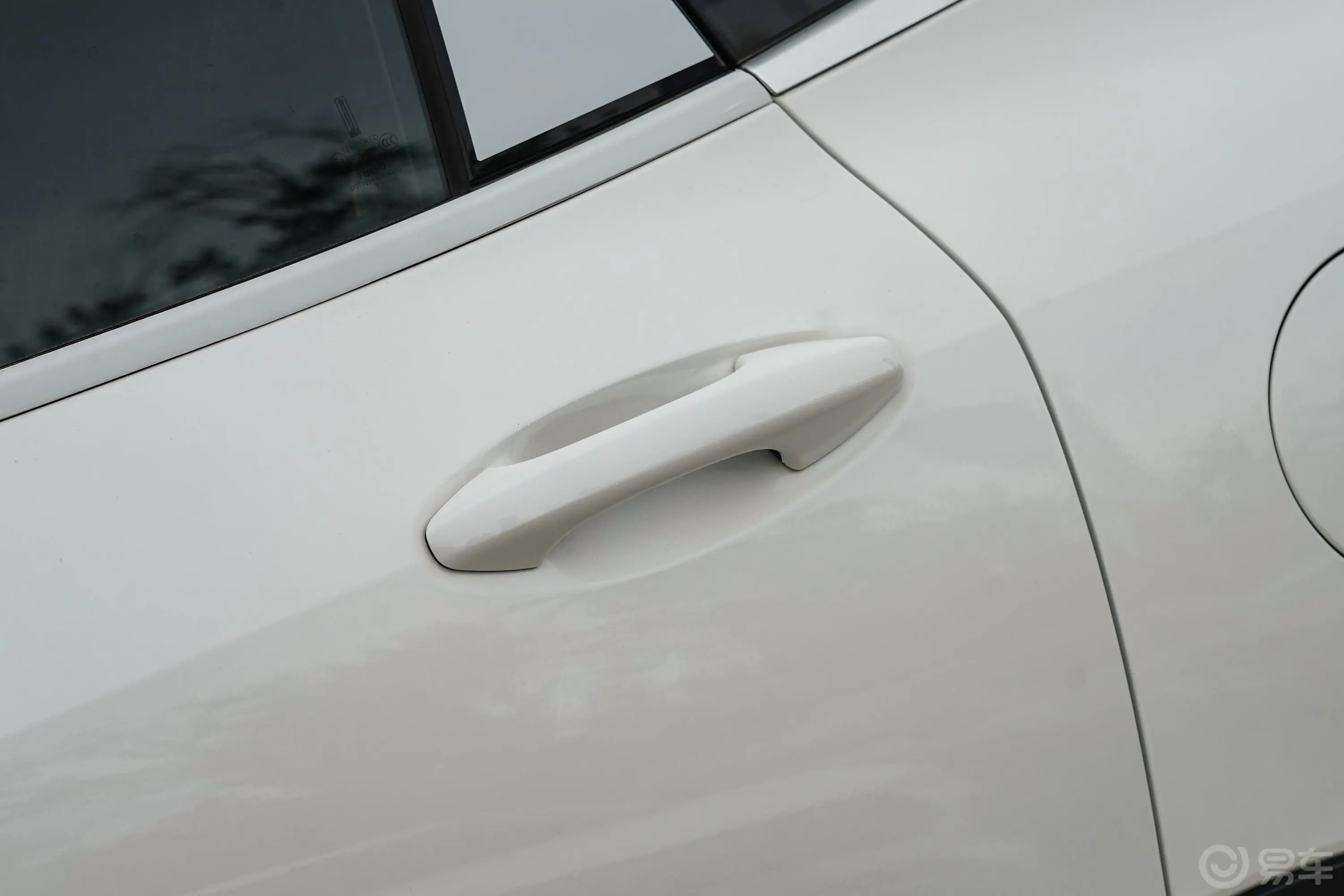 拿铁PHEV1.5T 184km 两驱大杯驾驶员侧后门把手