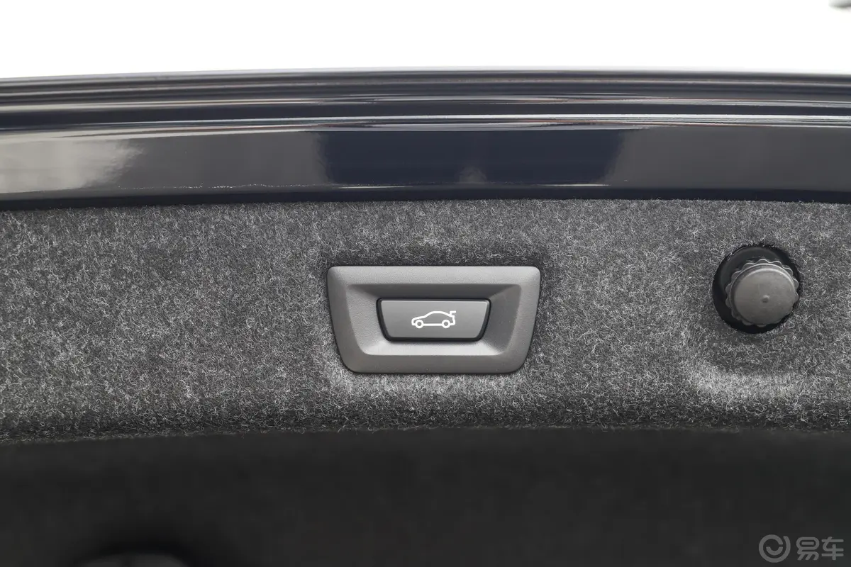 宝马5系改款二 525Li M运动套装电动尾门按键（手动扶手）