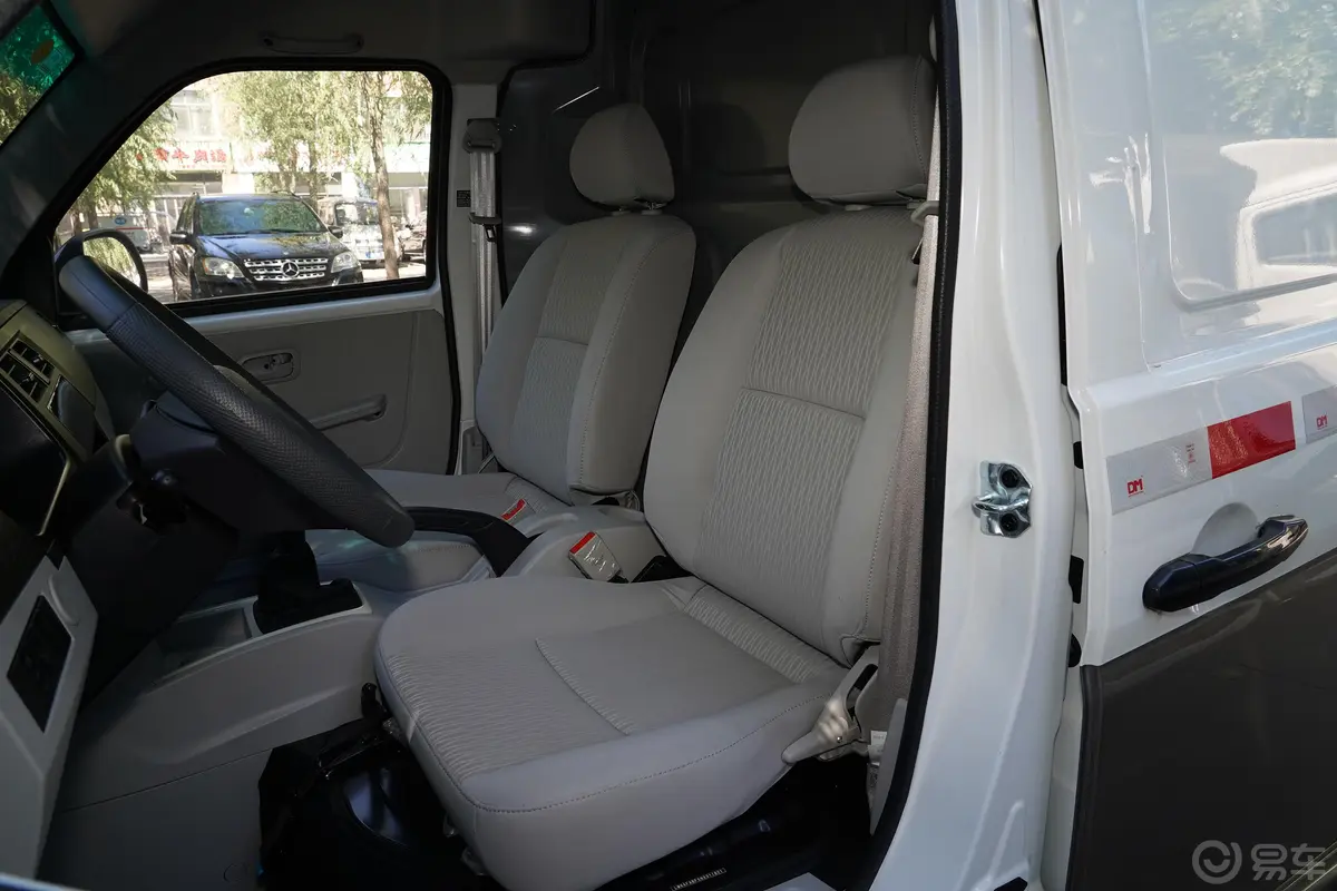 金杯新海狮X30L厢货 1.5L 超享无空调版 2/5座驾驶员座椅