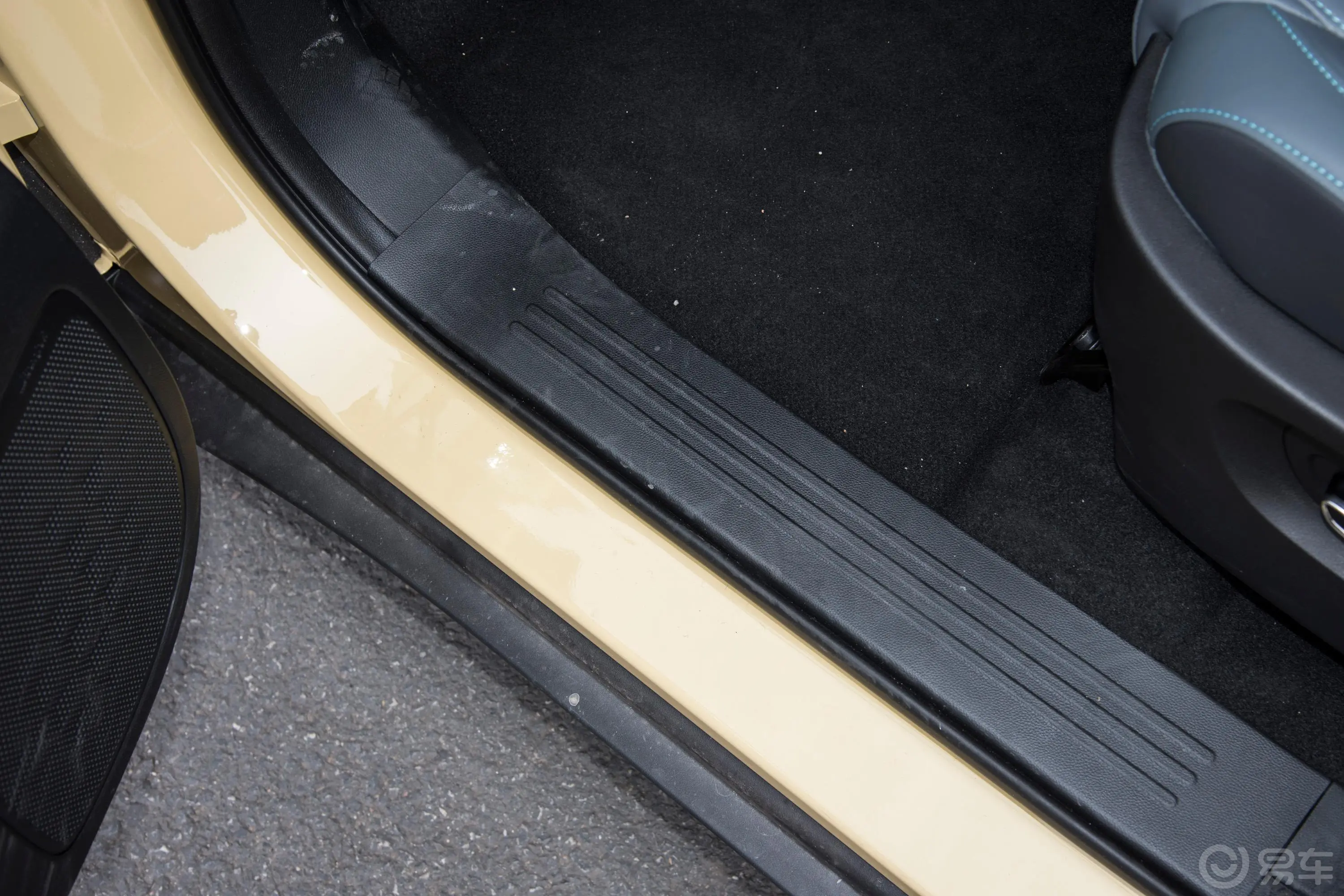 AION YPlus 610km 80 智驾版前排迎宾踏板