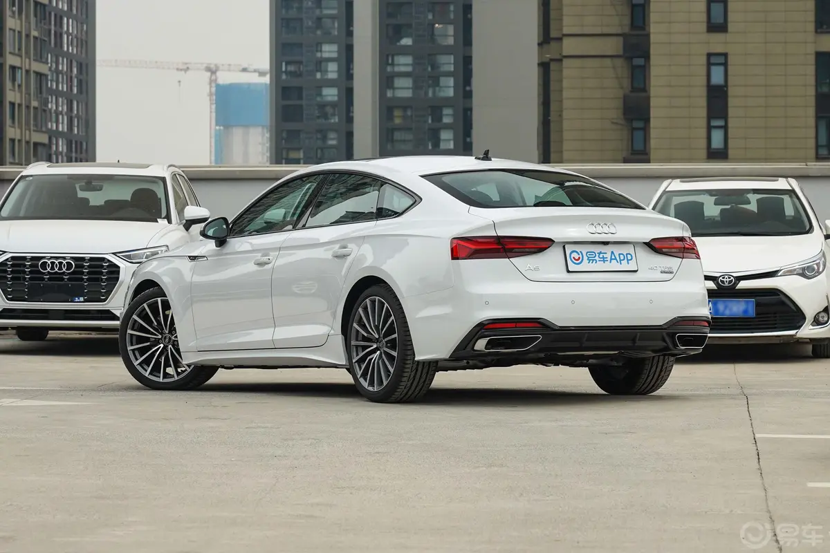 奥迪A5Sportback 40 TFSI quattro 豪华动感型侧后45度车头向左水平