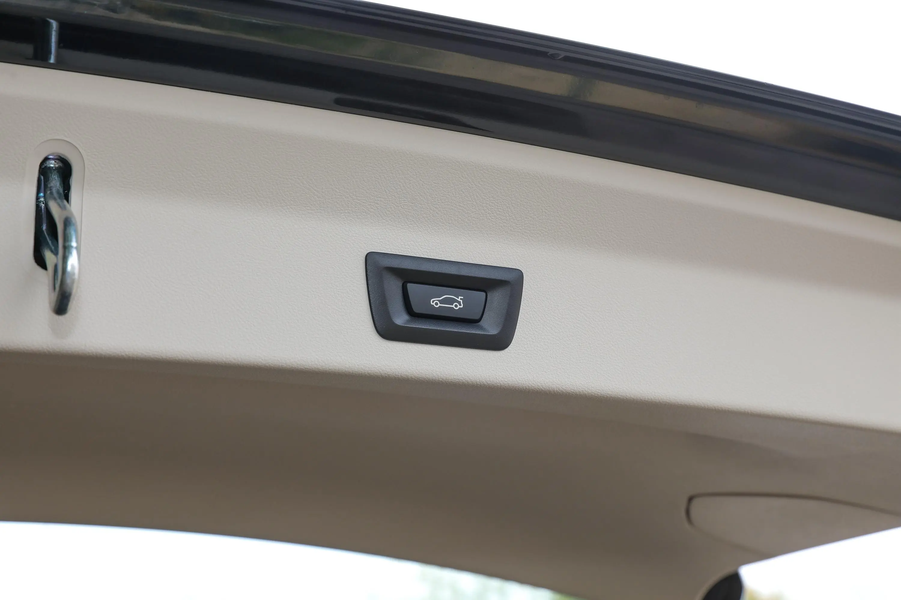 宝马X3改款 xDrive25i M运动套装电动尾门按键（手动扶手）