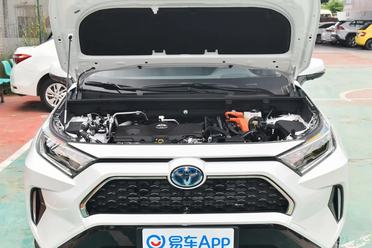 RAV4荣放 双擎E+2.5L 四驱旗舰Pro发动机舱整体