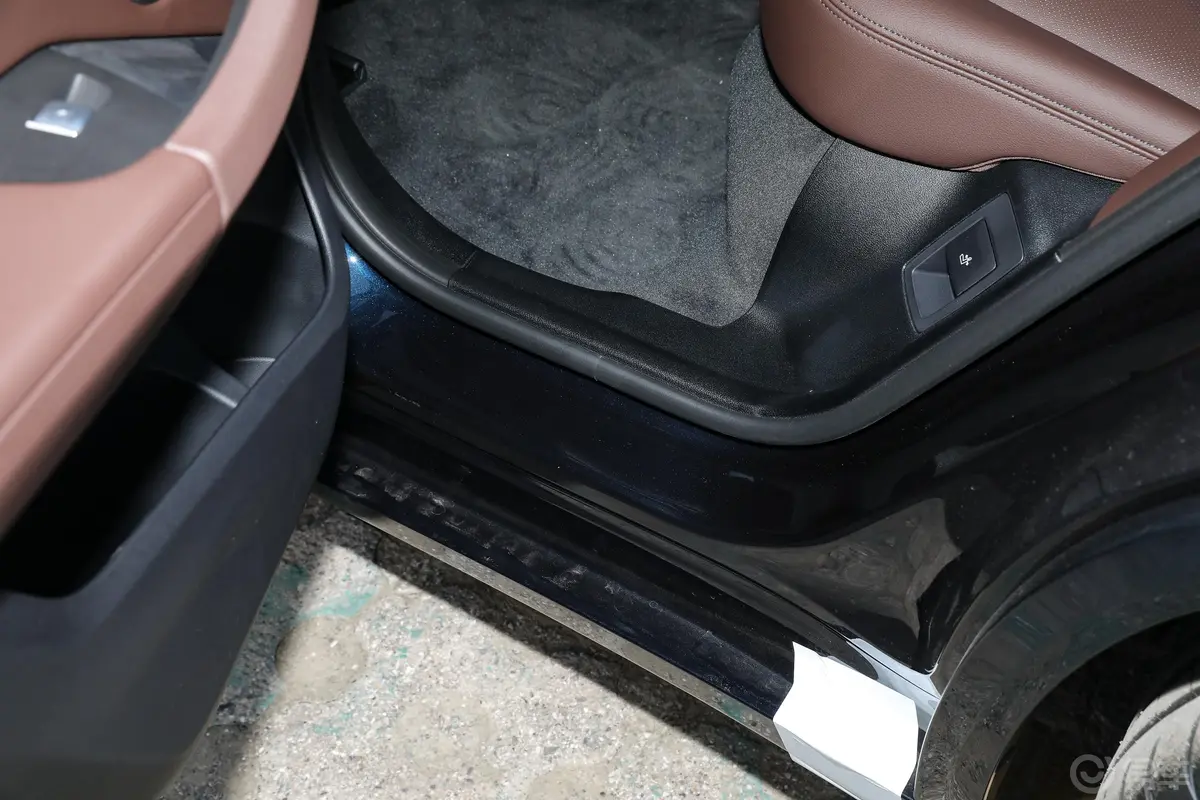 宝马X3改款 xDrive25i M运动套装后排空间