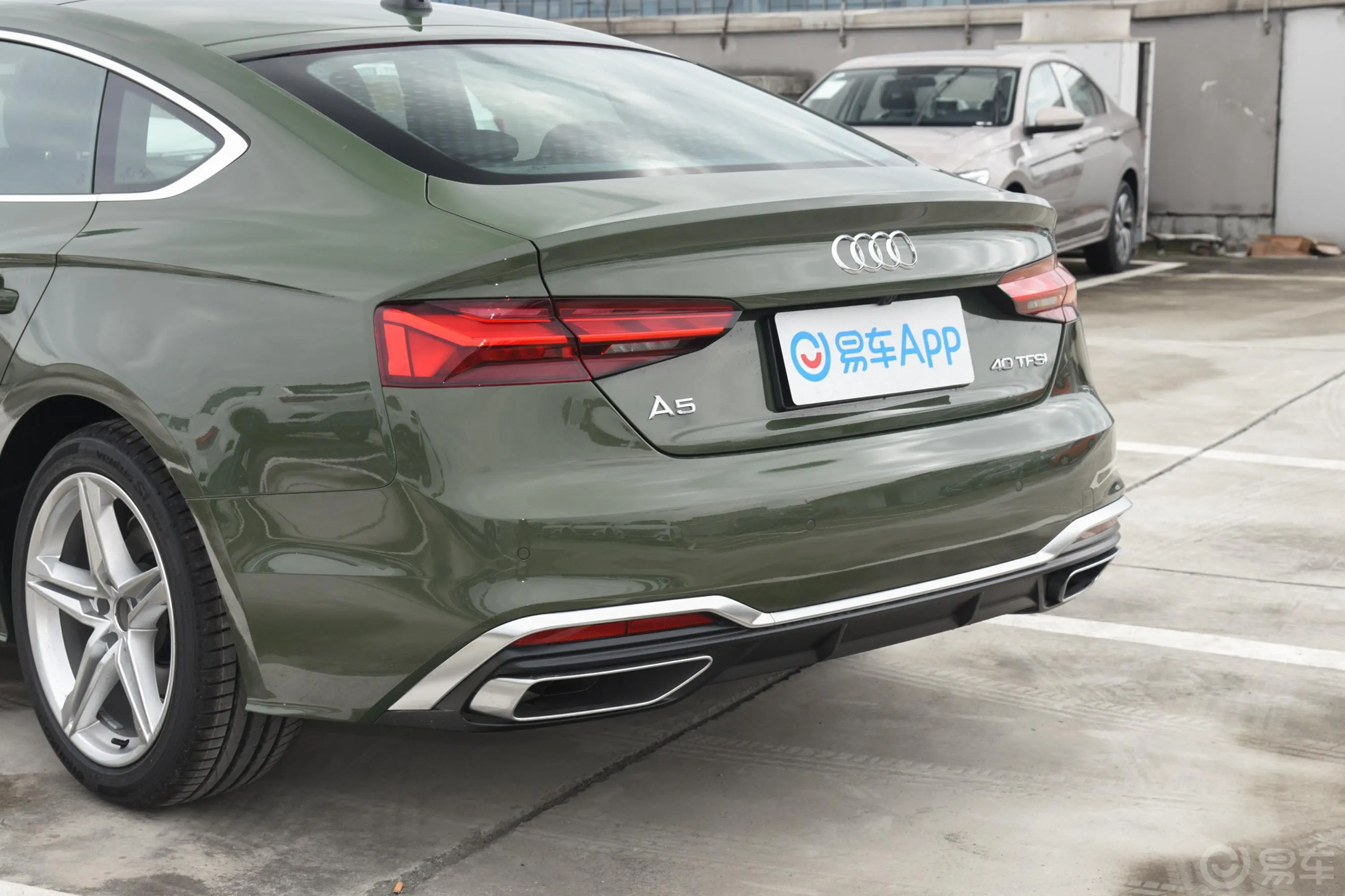 奥迪A5Sportback 40 TFSI quattro 豪华动感型车后雷达