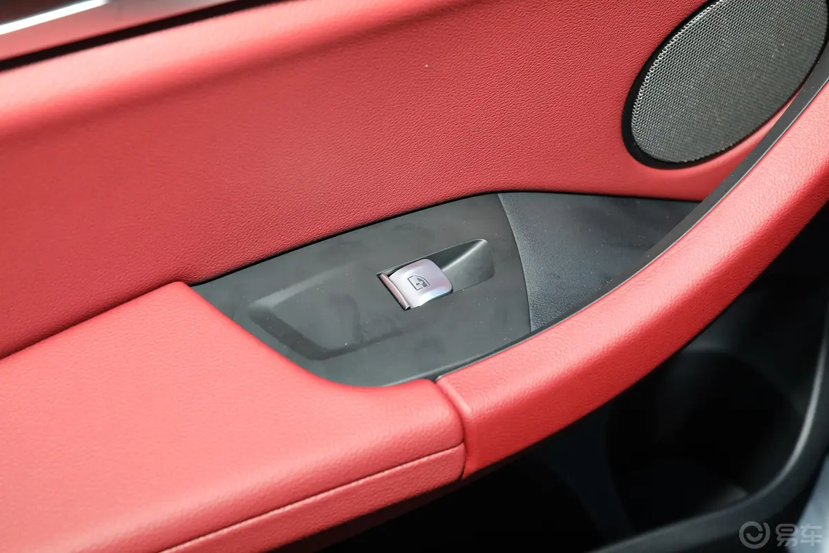 宝马X3改款二 xDrive30i 尊享型 M曜夜套装后车窗调节