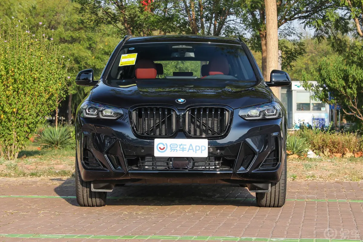 宝马X3改款二 xDrive30i 尊享型 M曜夜套装正前水平