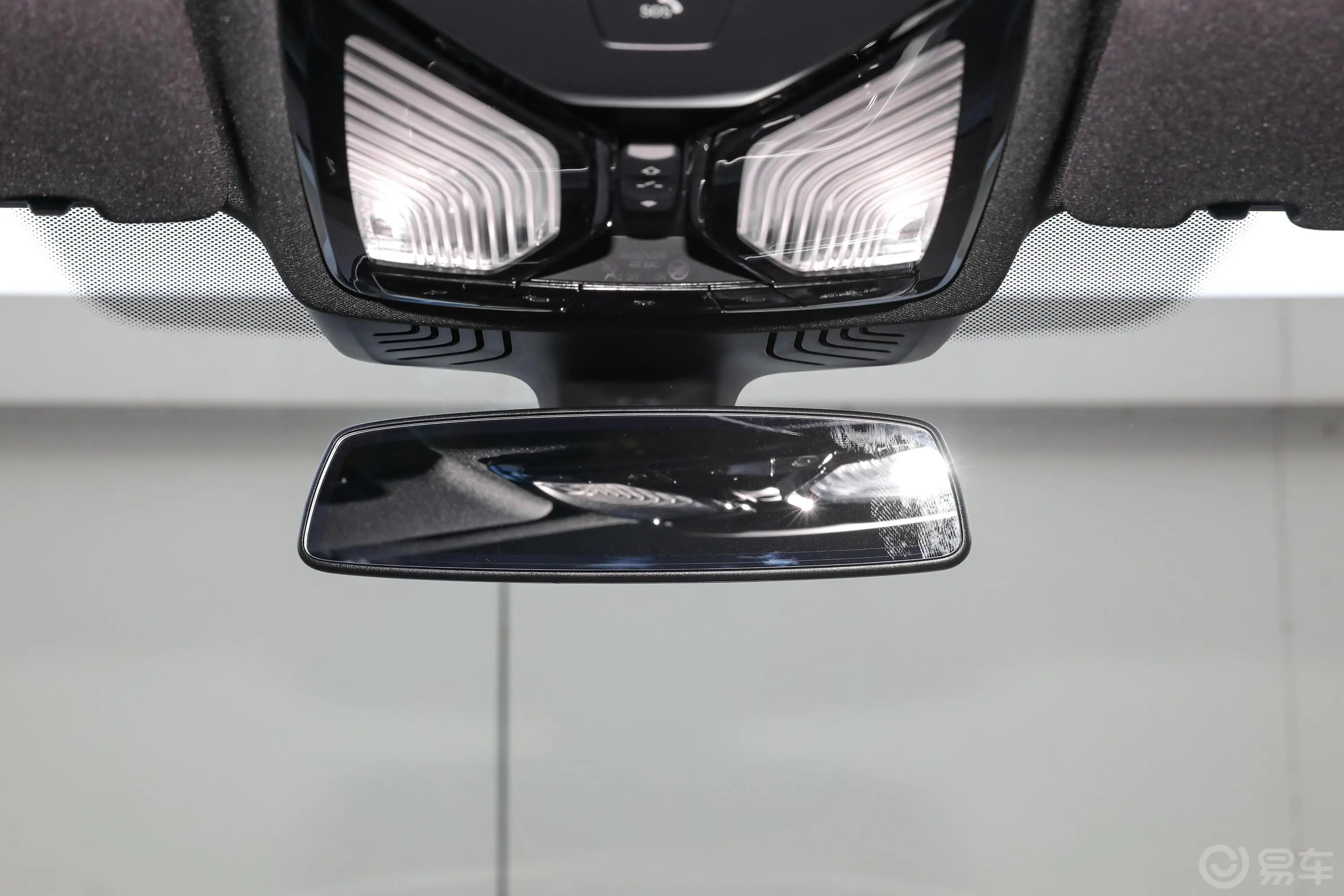 宝马5系 插电混动改款三 535Le 先锋版M运动套装内后视镜