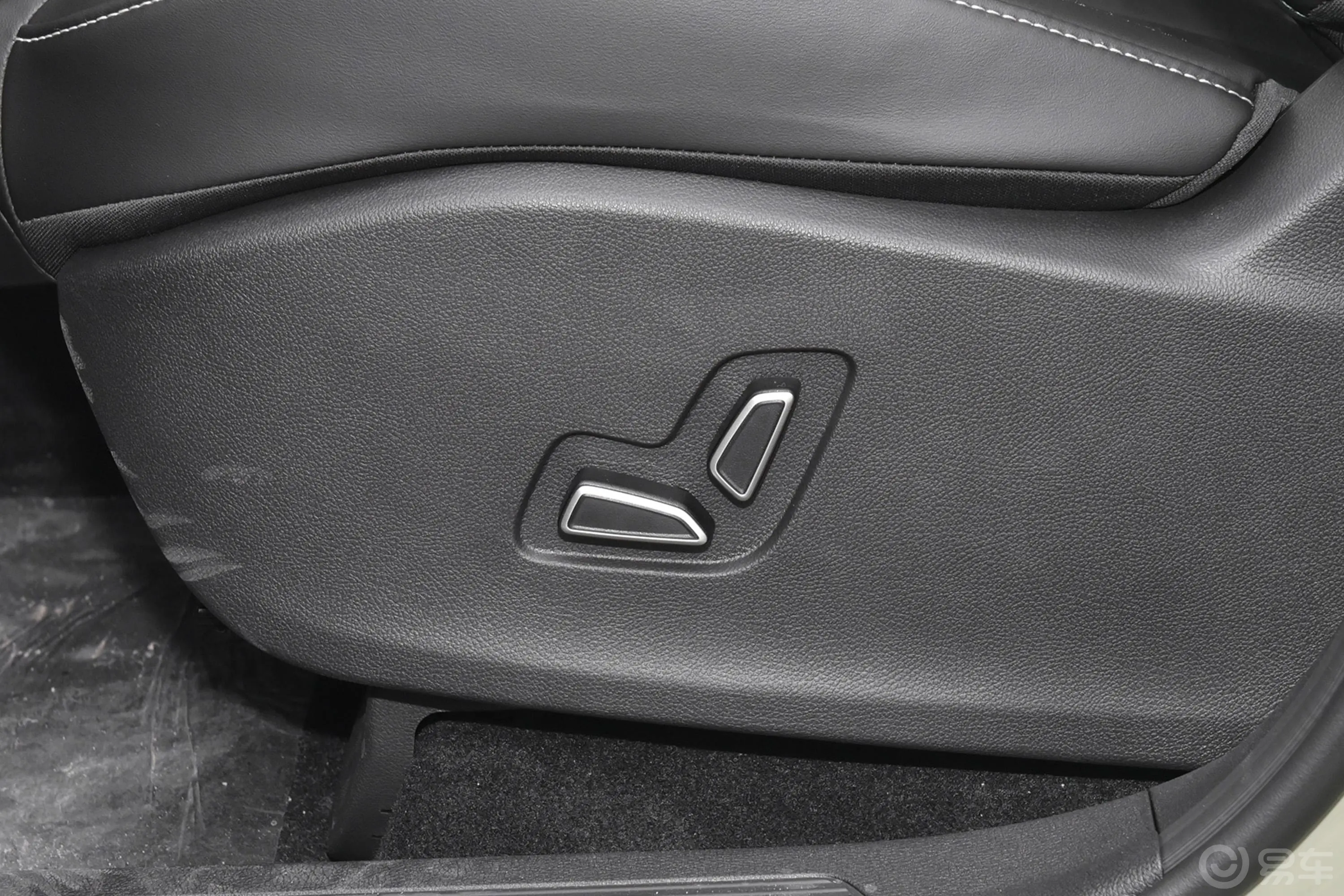长安欧尚X7 PLUS1.5T 双离合乐游版 5座主驾座椅调节