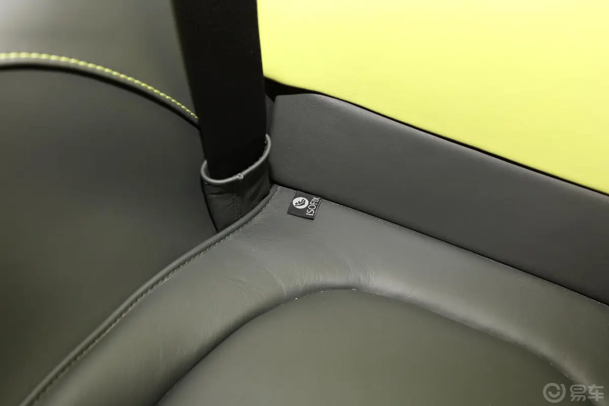 阿斯顿·马丁DB114.0T V8 Coupe儿童座椅接口