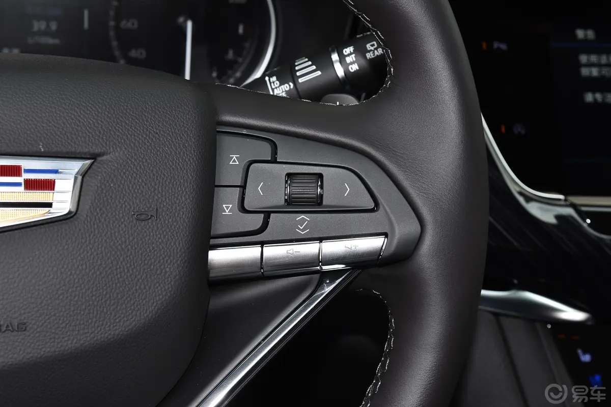 凯迪拉克XT6轻混 120周年纪念版 2.0T 四驱豪华型 7座右侧方向盘功能按键