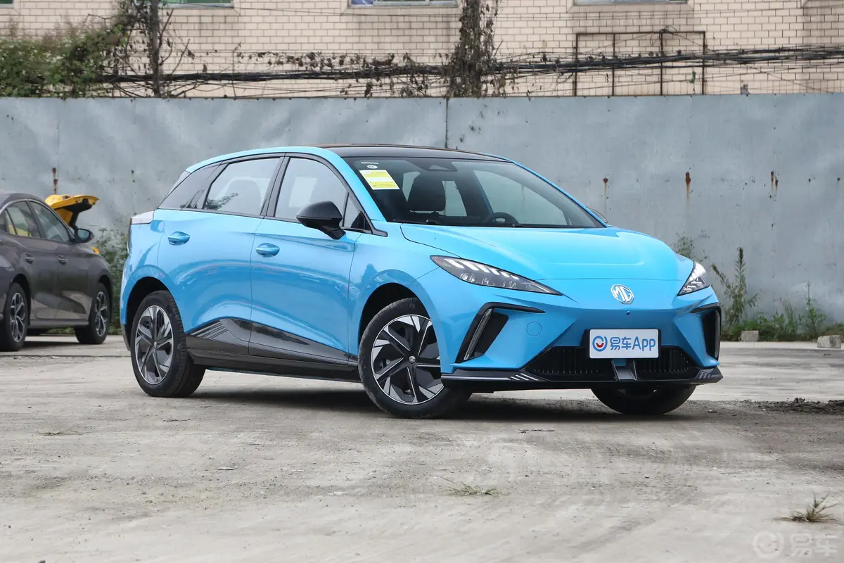 MG4 EV520km 后驱旗舰版侧前45度车头向右水平