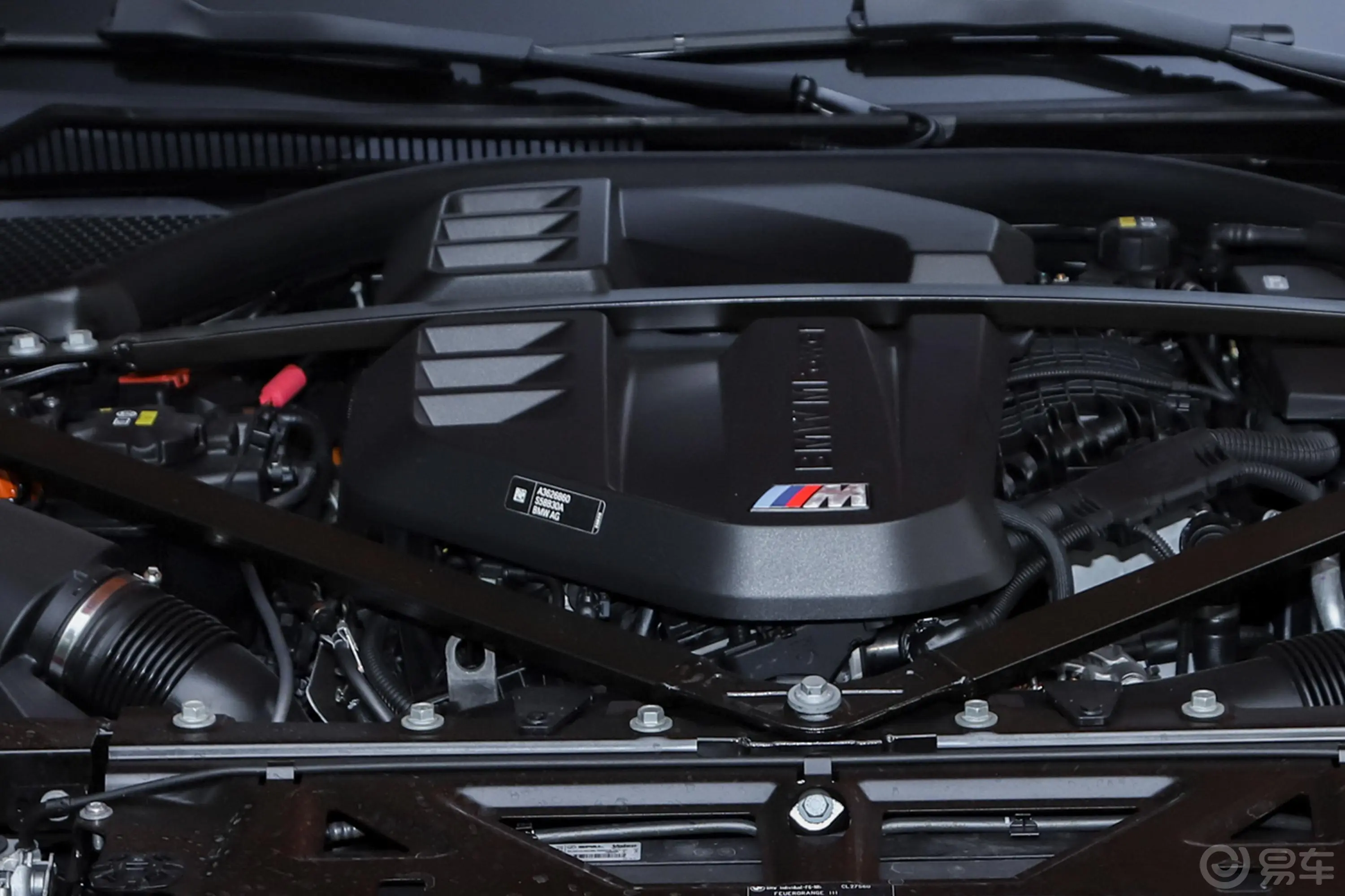 宝马M450周年版 M4 双门轿跑车 M xDrive 限量版发动机/电机特写