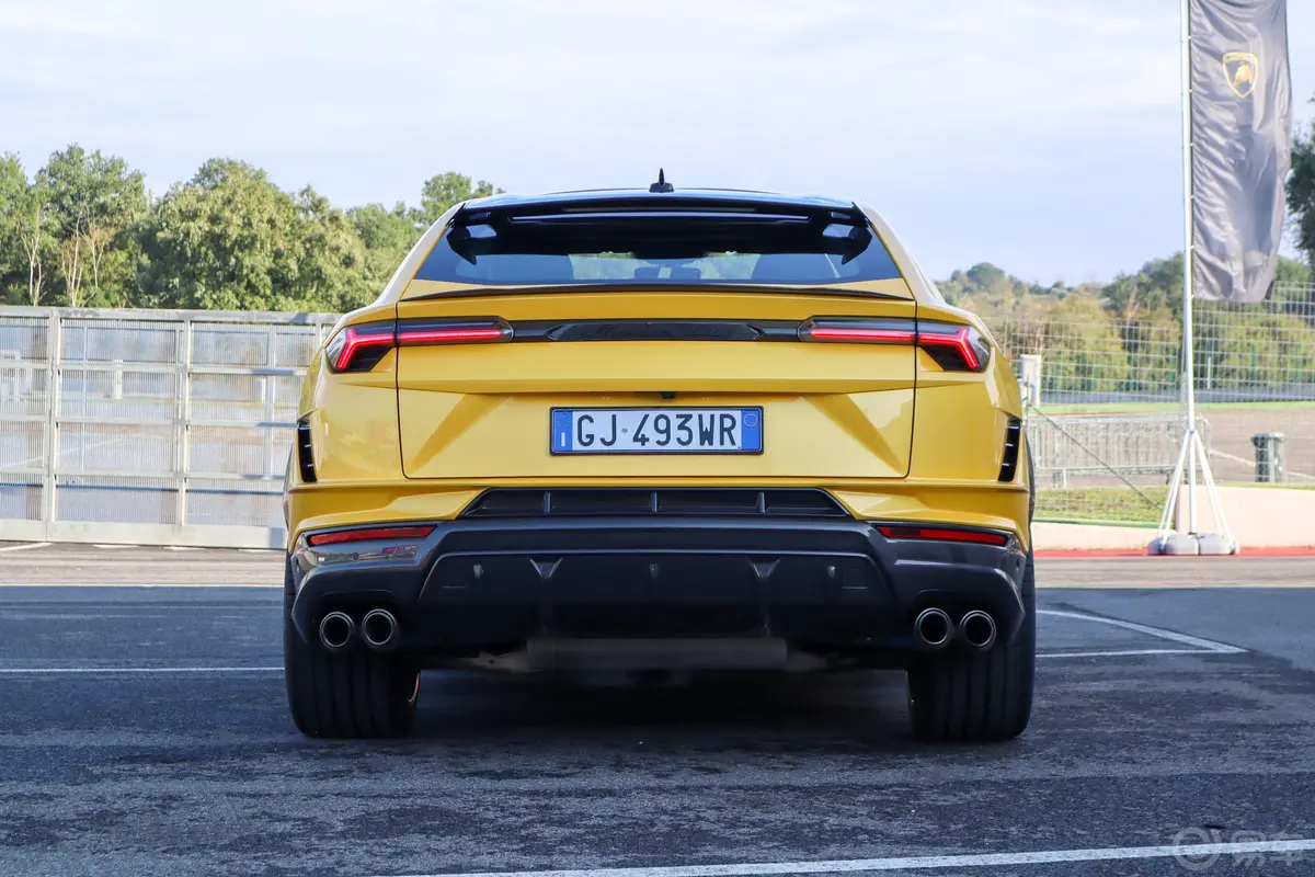 Urus4.0T V8 Performante正后水平