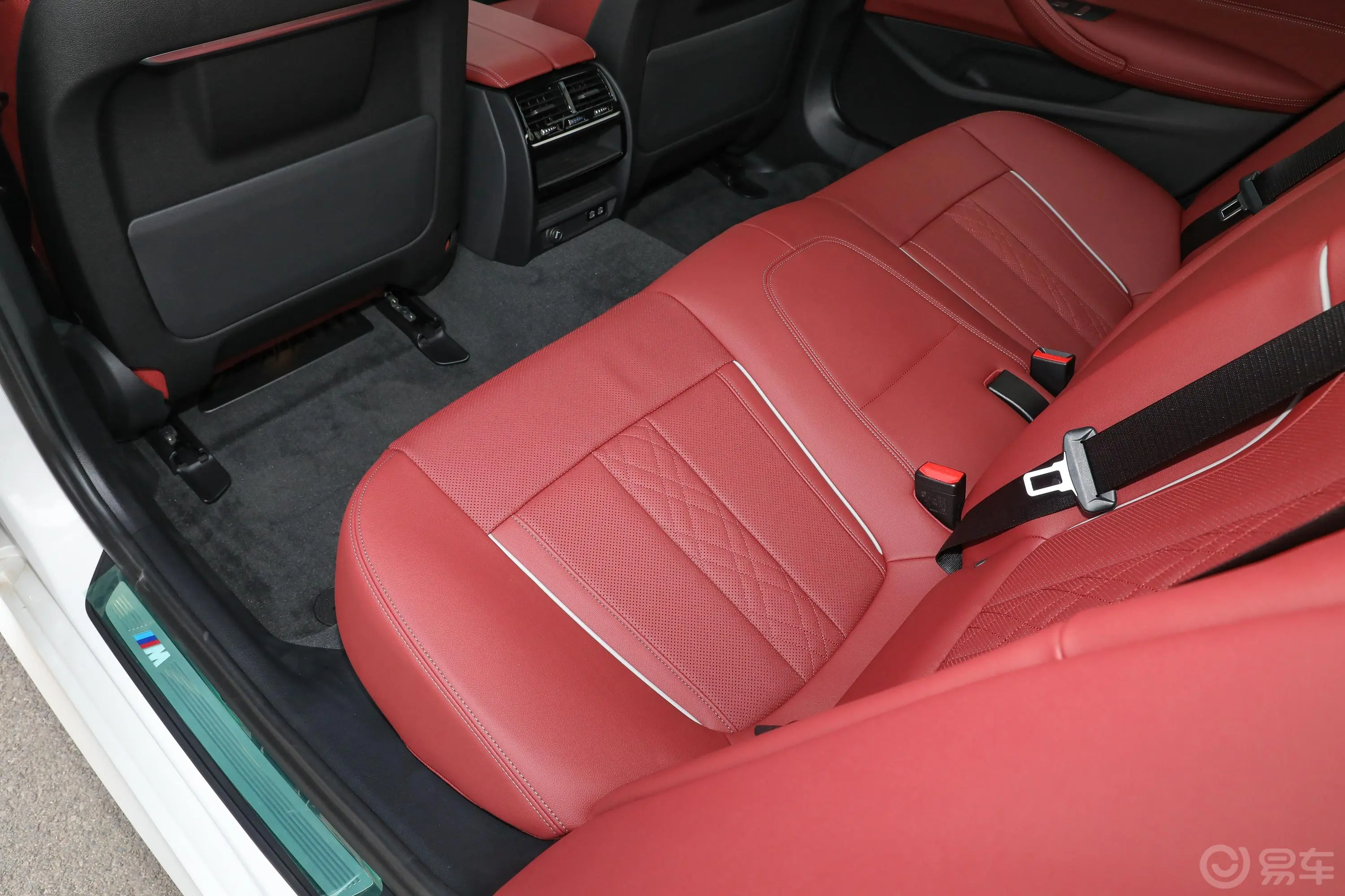 宝马5系改款二 530Li xDrive M运动套装后排空间