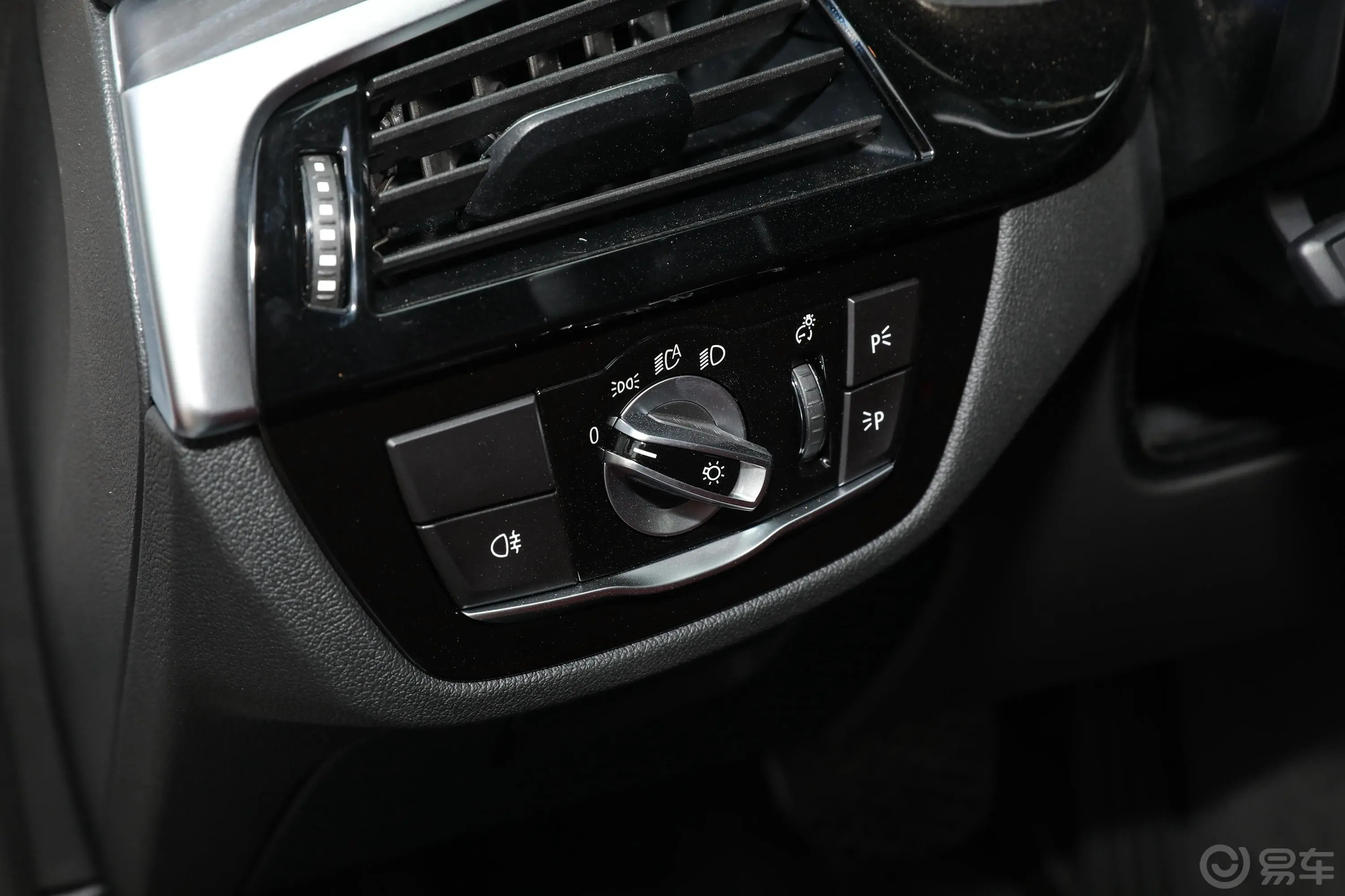 宝马5系改款二 530Li xDrive M运动套装灯光控制区