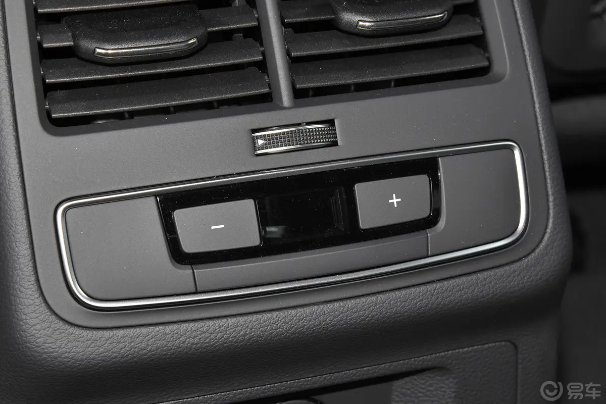 奥迪A5Sportback 45 TFSI quattro 臻选动感型后排空调控制键