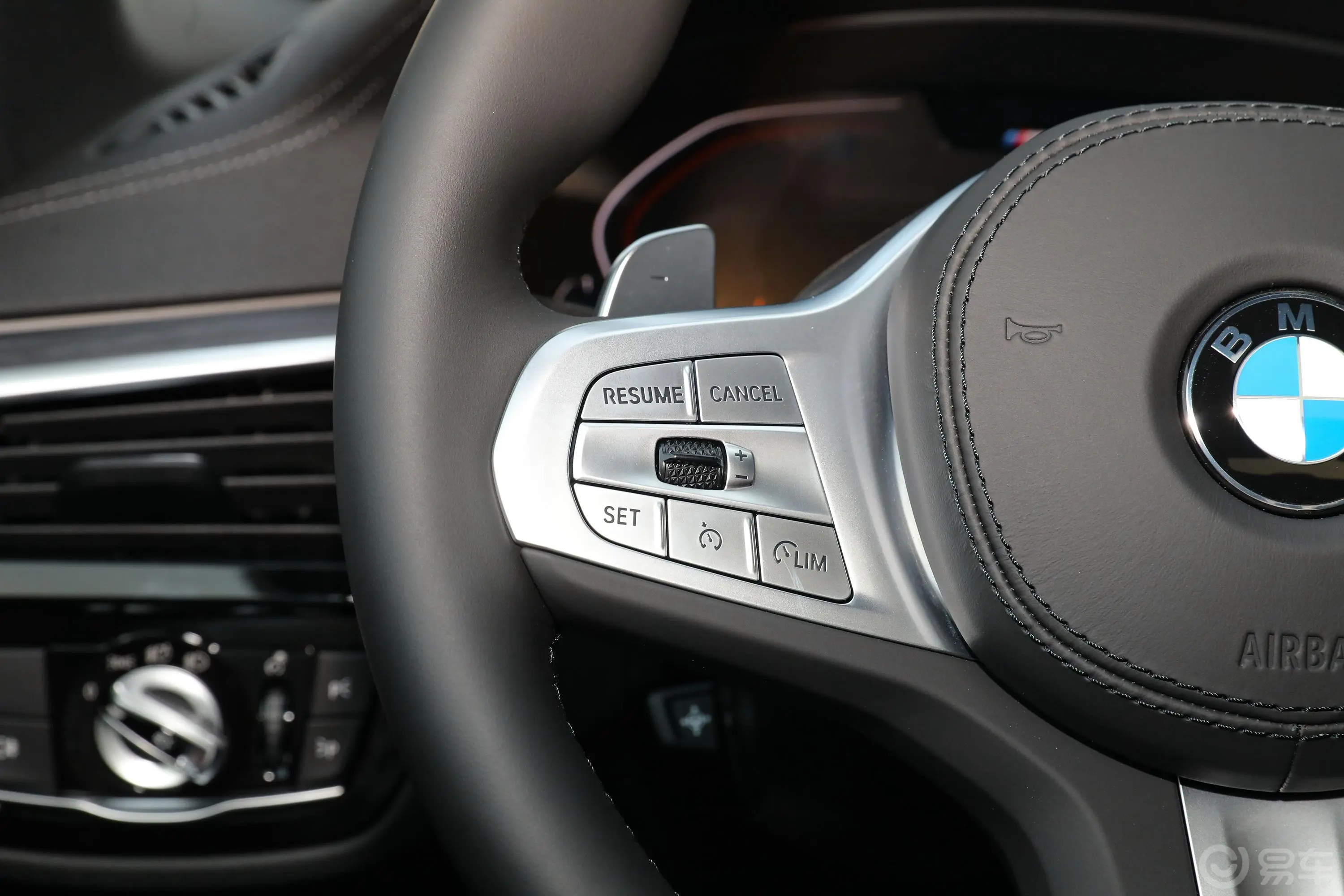 宝马5系改款二 530Li xDrive M运动套装左侧方向盘功能按键