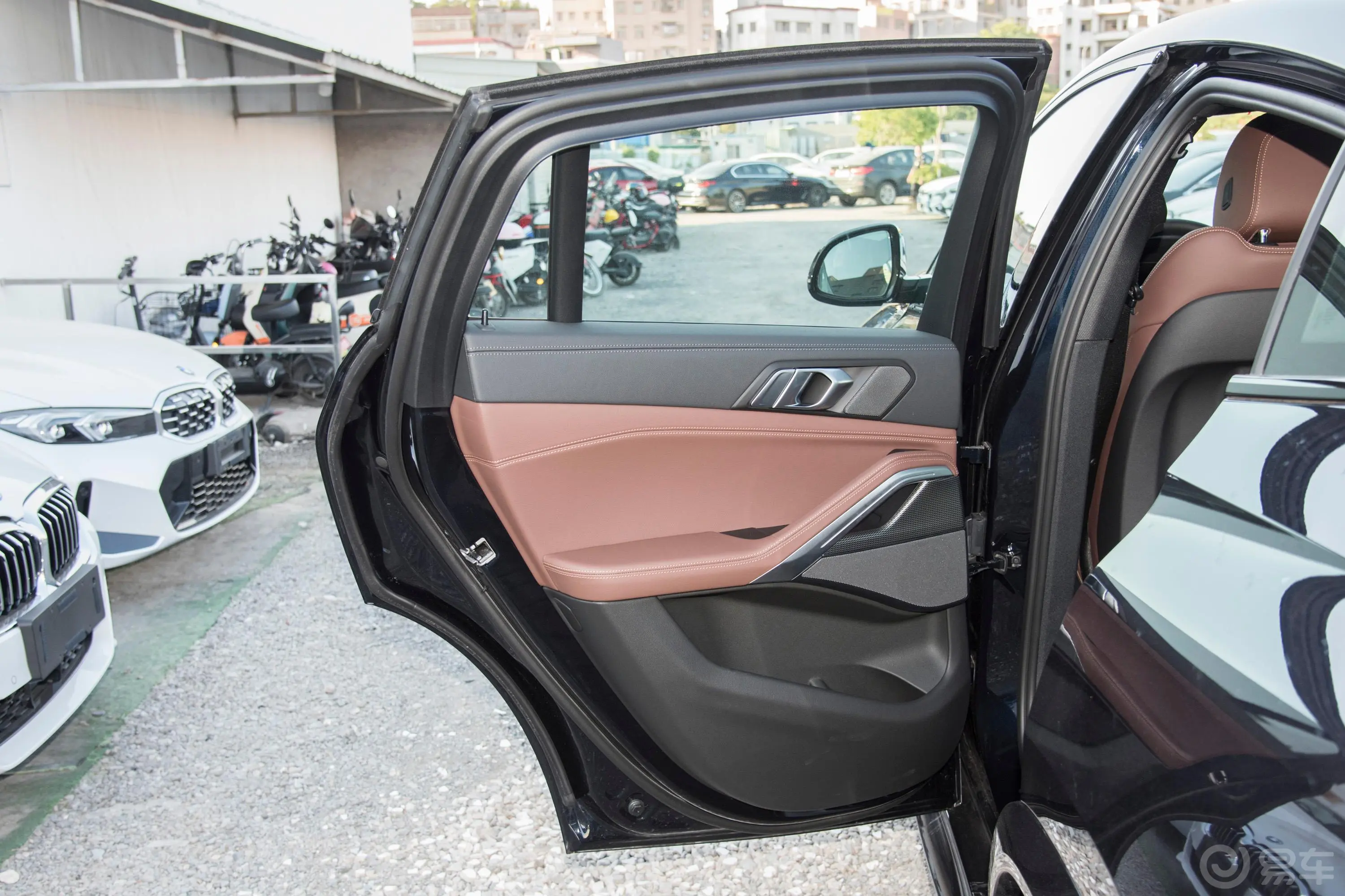宝马X6改款二 xDrive40i M运动套装驾驶员侧后车门
