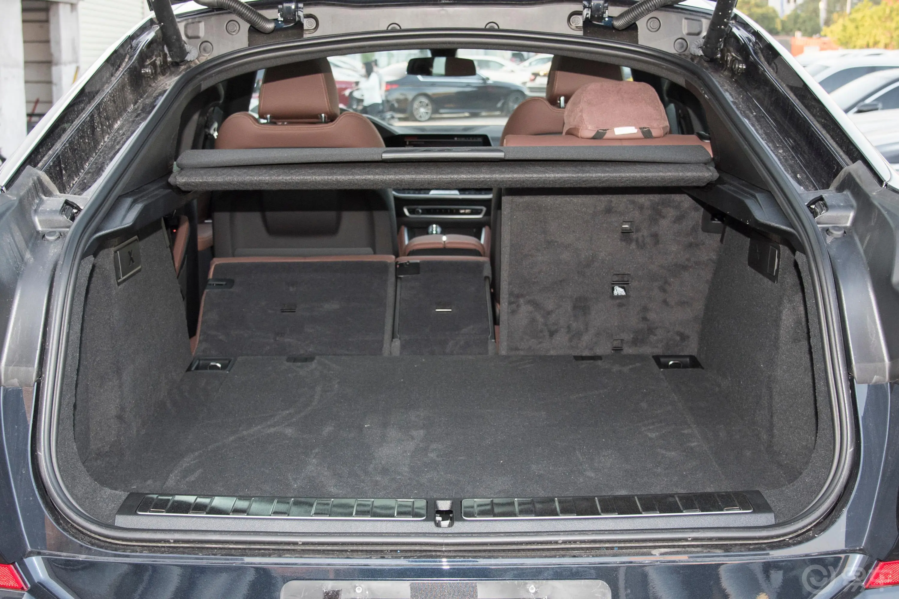 宝马X6改款二 xDrive40i M运动套装后备厢