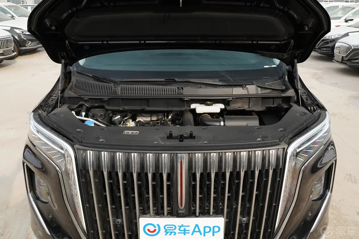 红旗HQ92.0T 智联旗享版前舱整体